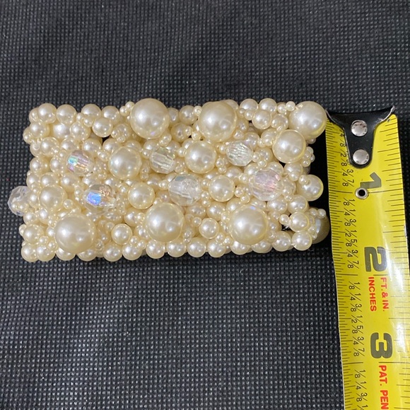 2” expandable mixed pearl bracelet - Picture 4 of 6
